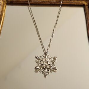Vtg 925 Sterling Silver Diamond Accent Snowflake Pendant Necklace Holiday Winter